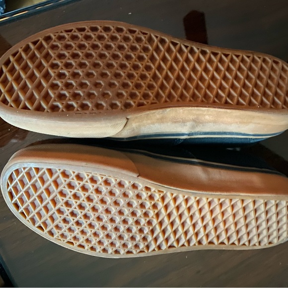 Vans - Picture 2 of 2